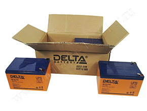 Открытая коробка и аккумулятор Delta HR 12-51W рядом